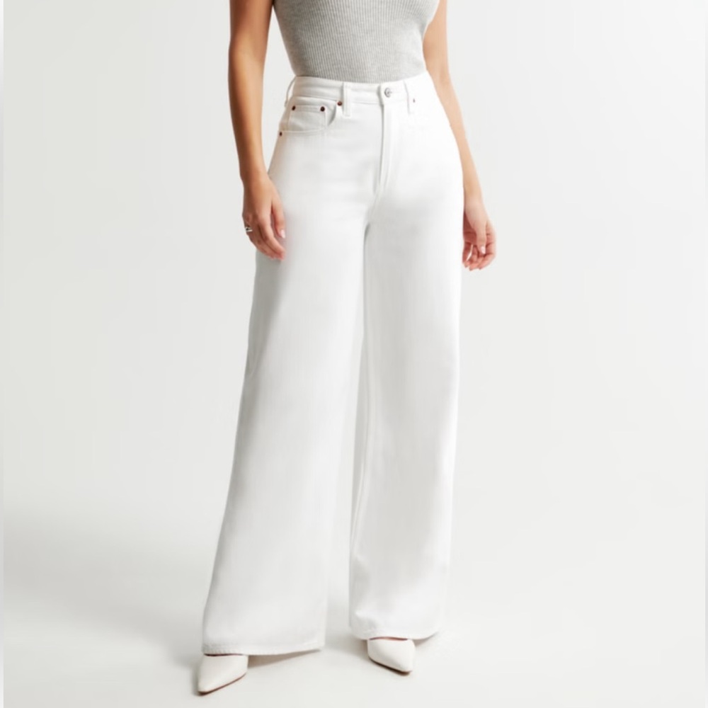 Abercrombie & Fitch Curve Love High Rise Wide Leg Jeans in White (LONG)
